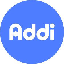 ¿Cómo funciona ADDI y cuáles son sus ventajas y desventajas?
ADDI es una plataforma financiera que ofrece una forma conveniente y accesible de realizar pagos, obtener créditos y aprovechar convenios en Colombia. Su funcionamiento se basa en un modelo sencillo y eficiente que busca facilitar el proceso tanto para los usuarios como para los comercios aliados.

Una de las principales ventajas de ADDI es su facilidad de uso. A través de la aplicación móvil, los usuarios pueden acceder rápidamente a todas las funcionalidades y realizar pagos de forma ágil y segura. Además, ADDI permite realizar compras en línea y en tiendas físicas, lo que brinda una amplia flexibilidad a los usuarios a la hora de utilizar el servicio.

Otra ventaja de ADDI es la posibilidad de obtener créditos de manera sencilla. A diferencia de los procesos tradicionales de solicitud de préstamos, ADDI ofrece un proceso rápido y transparente. Los usuarios pueden acceder a créditos para financiar sus compras de manera instantánea, sin necesidad de presentar largos formularios ni esperar días o semanas para obtener una respuesta.

Asimismo, ADDI cuenta con una amplia red de aliados comerciales en Colombia. Esto significa que los usuarios pueden realizar compras en una gran variedad de establecimientos, tanto en línea como en tiendas físicas. Esta amplia cobertura facilita a los usuarios encontrar los productos y servicios que necesitan y pagarlos de forma conveniente utilizando ADDI.

Sin embargo, como ocurre con cualquier servicio, ADDI también tiene algunas desventajas. Una de ellas es que no todos los comercios aceptan ADDI como forma de pago. Aunque la red de aliados de ADDI es amplia, es posible que algunos establecimientos no estén incluidos en su lista de comercios asociados. Por lo tanto, los usuarios deben verificar la disponibilidad de ADDI antes de realizar una compra.

Otra desventaja de ADDI son las tasas de interés asociadas a los créditos. Aunque el proceso de obtención de créditos es rápido y sencillo, es importante tener en cuenta que los créditos en general conllevan costos adicionales en forma de intereses. Los usuarios deben evaluar cuidadosamente las tasas y plazos de pago ofrecidos por ADDI para asegurarse de que se ajusten a sus necesidades y posibilidades financieras.

En resumen, ADDI es una plataforma financiera que ofrece facilidades de pago, créditos y convenios en Colombia. Su funcionamiento es simple y conveniente, permitiendo a los usuarios realizar pagos de forma ágil y obtener créditos de manera rápida. Aunque tiene ventajas como su facilidad de uso y amplia red de aliados, es importante considerar las desventajas, como la limitada aceptación en algunos comercios y los costos asociados a los créditos.